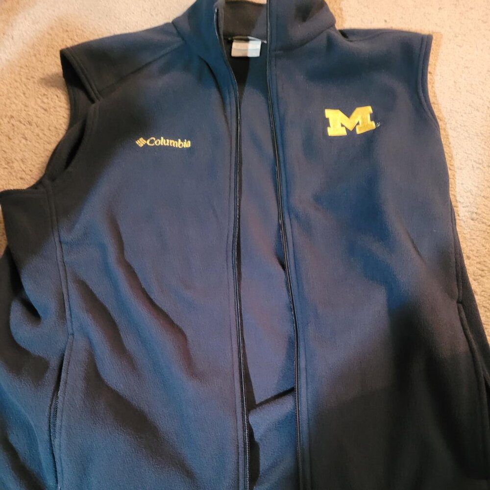 Columbia dark blue fleece full-zip vest with Michigan logo size XL, like-new